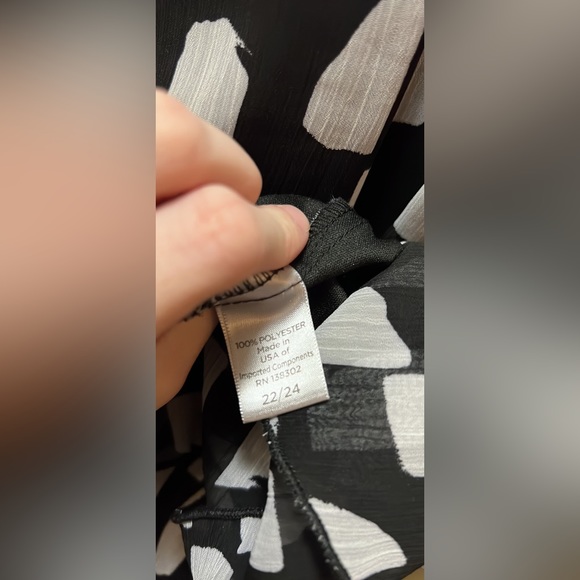 🌟 Flowy Avenue Blouse 🌟 Price Reduced!🔥 - Picture 6 of 6